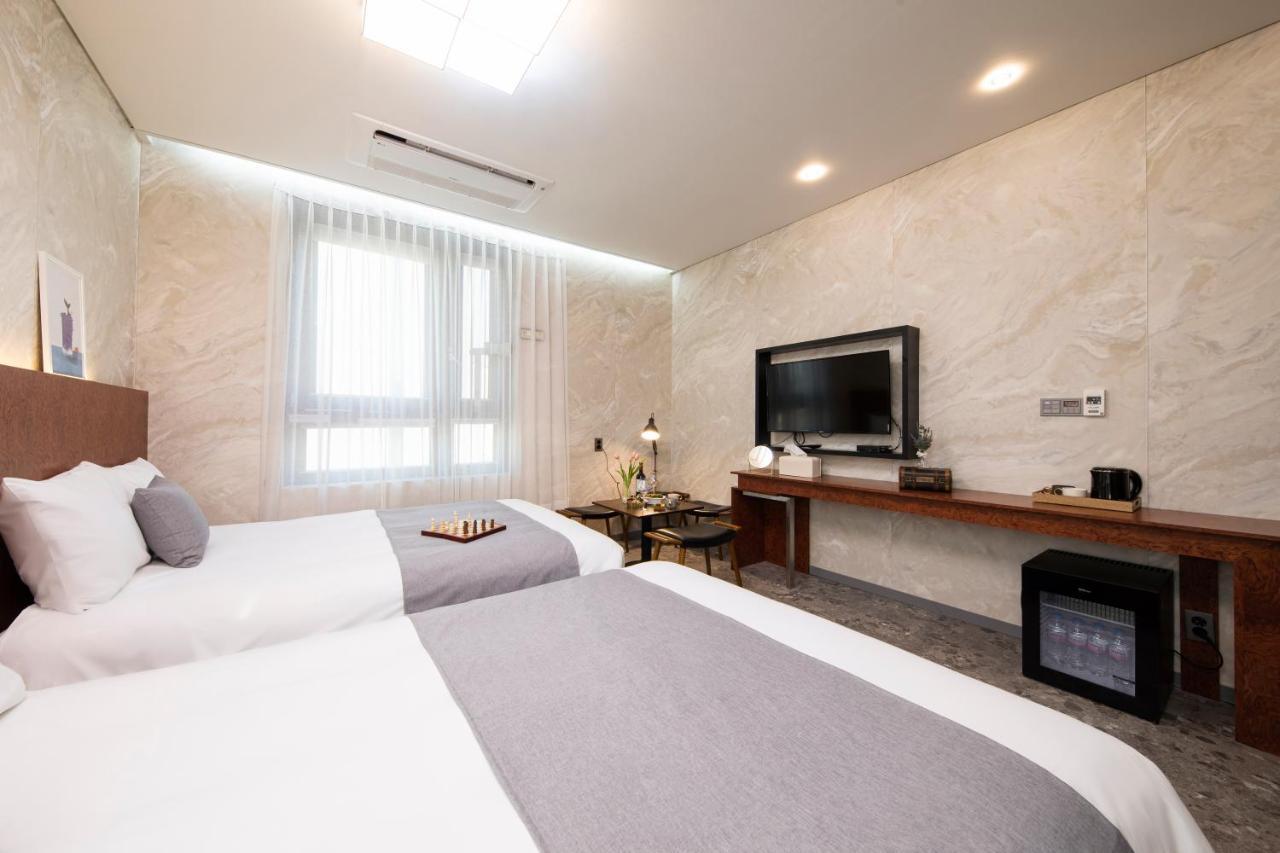 Hotel Dm Сеул Екстериор снимка
